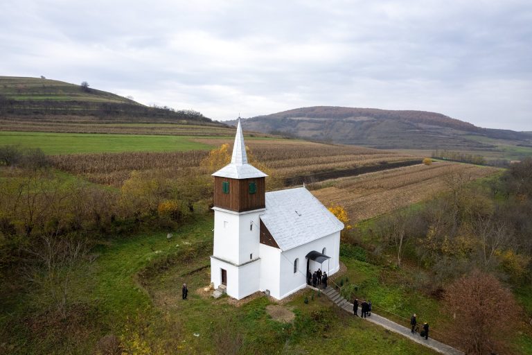 A kormány nem engedi el a templomok felújítását és építését