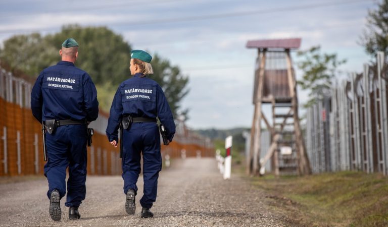 Novák Előd elrettentő hatású tűzparancsot vezetne be a déli határszakaszon