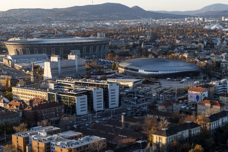 Hűvösebb lesz az Arénában, réteges öltözködést javasolnak