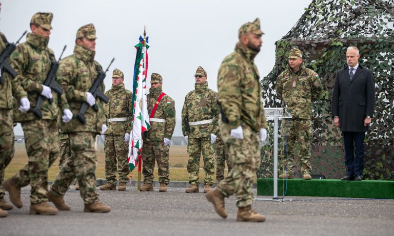 Magyarország egy erős nemzeti hadsereget épít