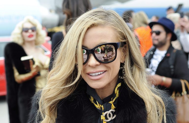 Carmen Electra tüzes fehérneműs fotóitól kómába esel