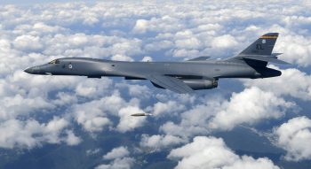 Az USA B-1B stratégiai bombázót is bevet az amerikai-dél koreai hadgyakorlaton