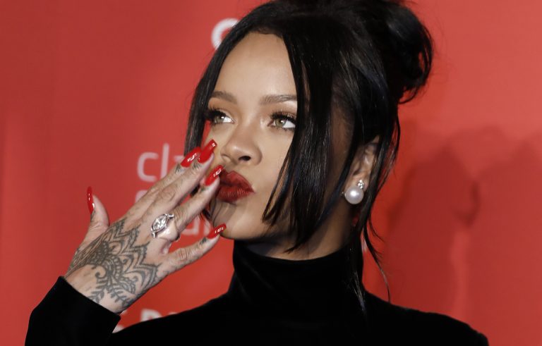 Rihanna merész fehérneműs fotói az év egyik legnagyobb meglepetése