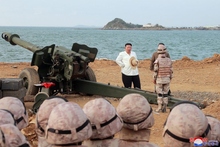 USA: Észak-Korea „titokban” lőszert szállít Oroszországnak