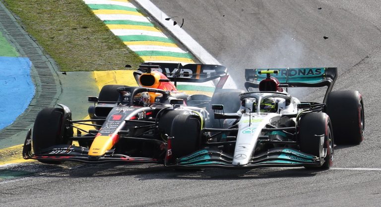 F1 2022: Verstappen ütközése Hamiltonnal a Brazil Nagydíjról (videó)