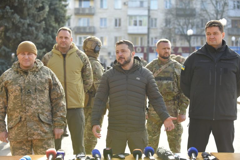 Zelenszkij Musknak: Jöjjön el Ukrajnába, mielőtt béketervekről beszél