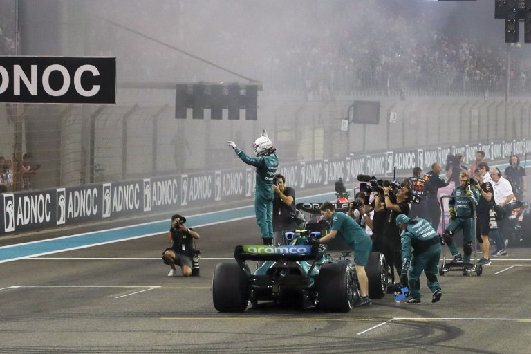 F1 2022: Vettel utolsó fánkozása az évadzáró Abu Dhabi Nagydíjon (videó)