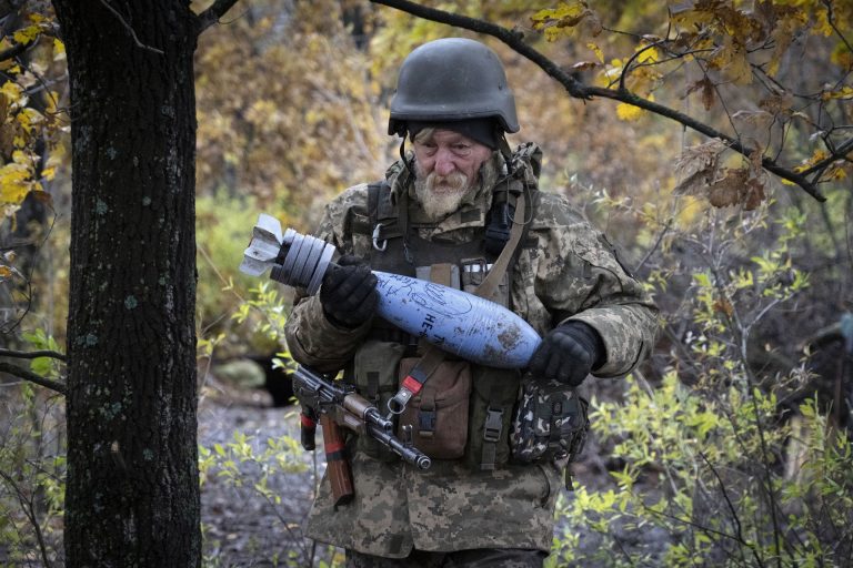 Az USA nem engedi el Ukrajna kezét, kész további fegyvereket adni