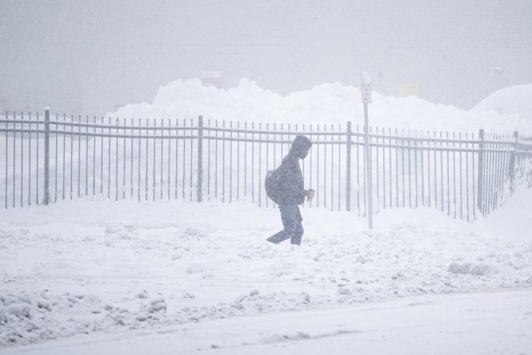 Videó: másfél méter hó esett le New Yorkban