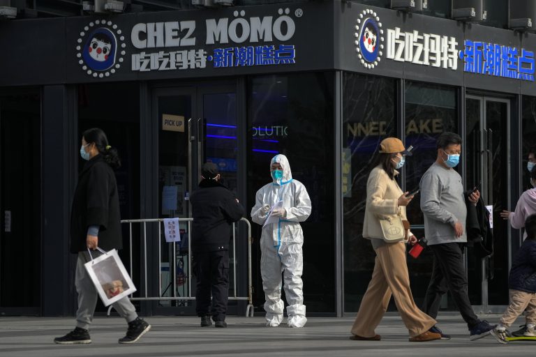 Rekordszámú covid-megbetegedést regisztráltak Pekingben, hárman életüket vesztették