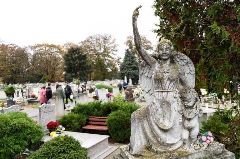 Szakértő a halottak napjáról: még mindig alig merünk szembenézni az elmúlással