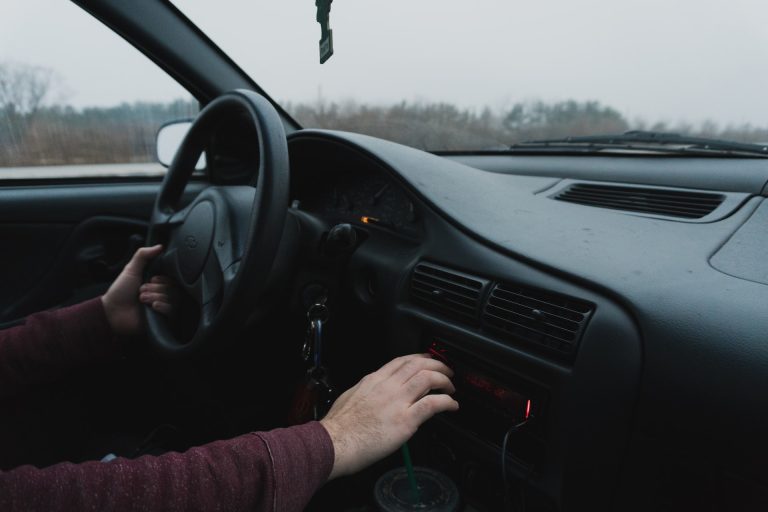 Jövőre még többet kell fizetnie azoknak, akik kötelező nélkül közlekednek az utakon