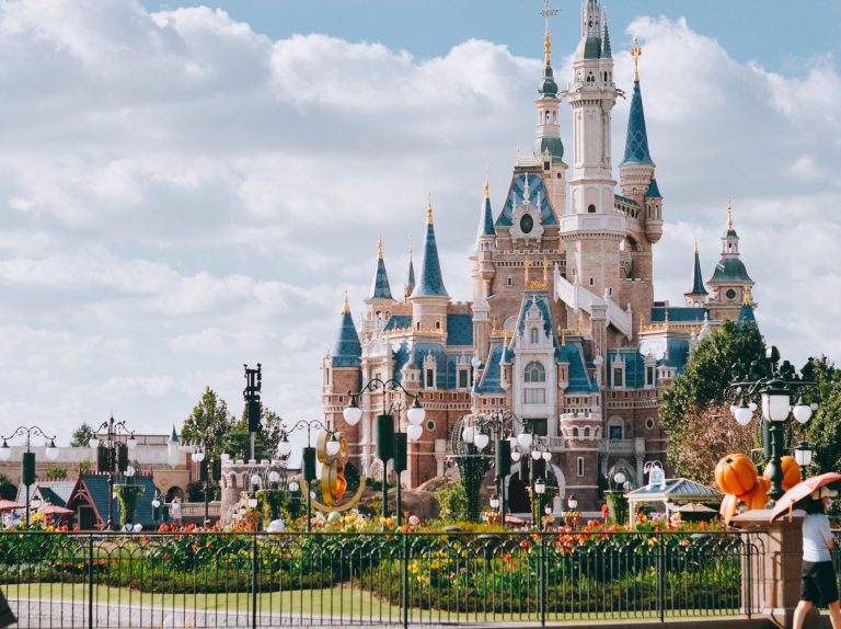 Pár nappal azután, hogy végre újra kinyitott, ismét bezár a sanghaji Disneyland