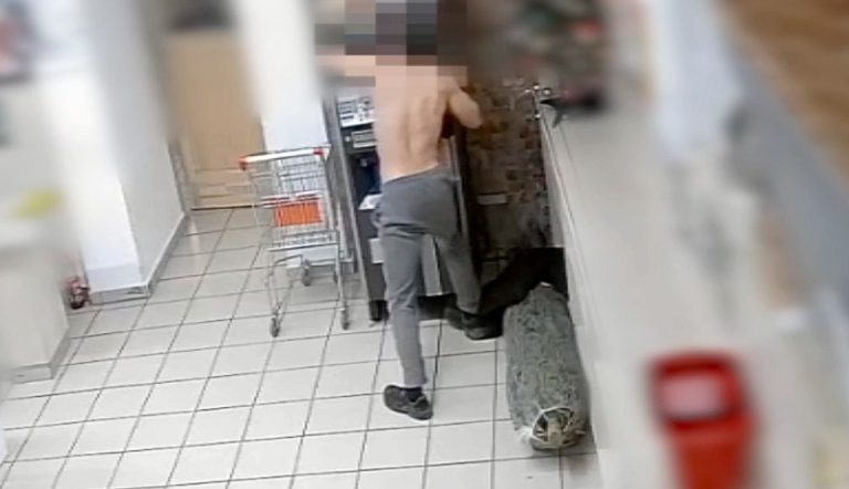 Pilismaróti boltban hisztizett egy férfi, kávéautomatába szorult a keze