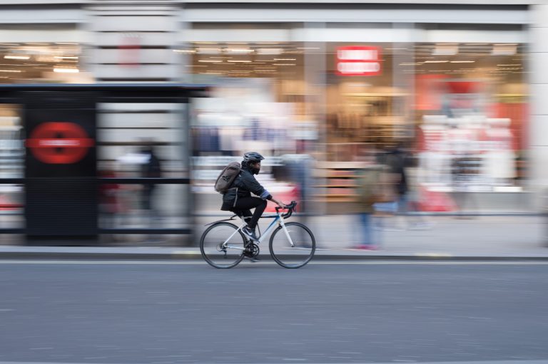 Rossz hír, megszűnik az egyik ismert ételfutár hazánkban