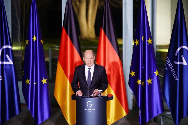 Olaf Scholz: fontos lépés a G7 részéről az olajárplafon bevezetése