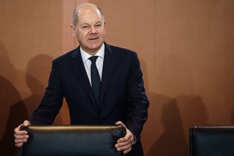 Olaf Scholz is megszólalt a franciaországi lövöldözés kapcsán