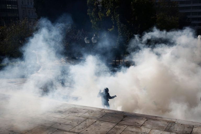 A rendőrség fejbe lőtt egy tinédzsert, tüntetések kezdődtek Görögországban