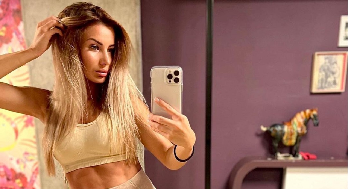 Ilyen Szexin D sz ti A Kar csonyf t Kocsis Alexandra Liner hu