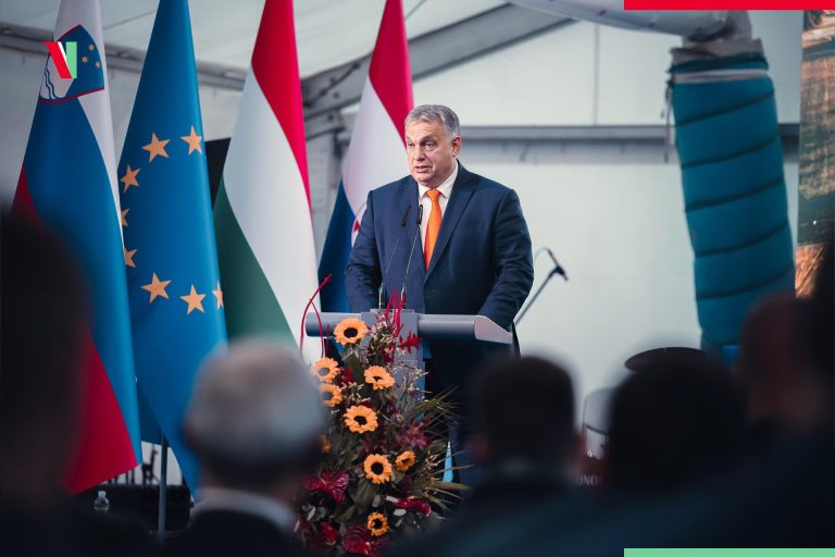 Orbán Viktor különleges meglepetése, amit személyesen adott át (videó)