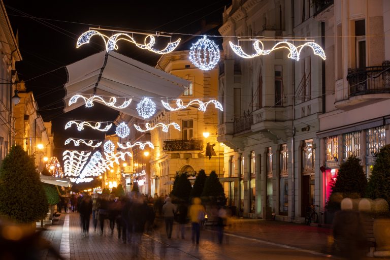 A gazdasági helyzet miatt már csak pár napig lesz karácsonyi díszkivilágítás Szegeden