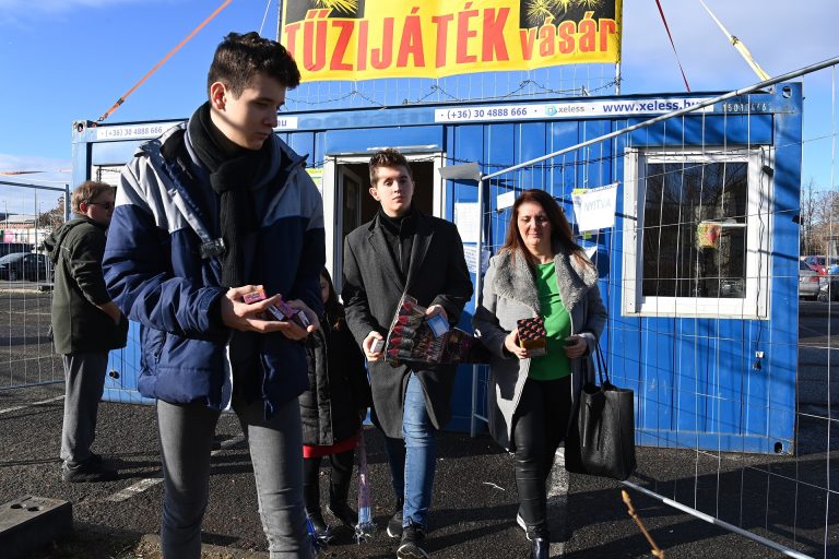 A szilveszteri tűzijáték szabályai, amik életet menthetnek