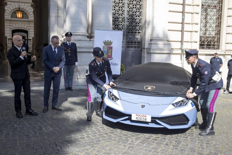 Lamborghinivel szállítottak le két vesét betegeknek Olaszországban