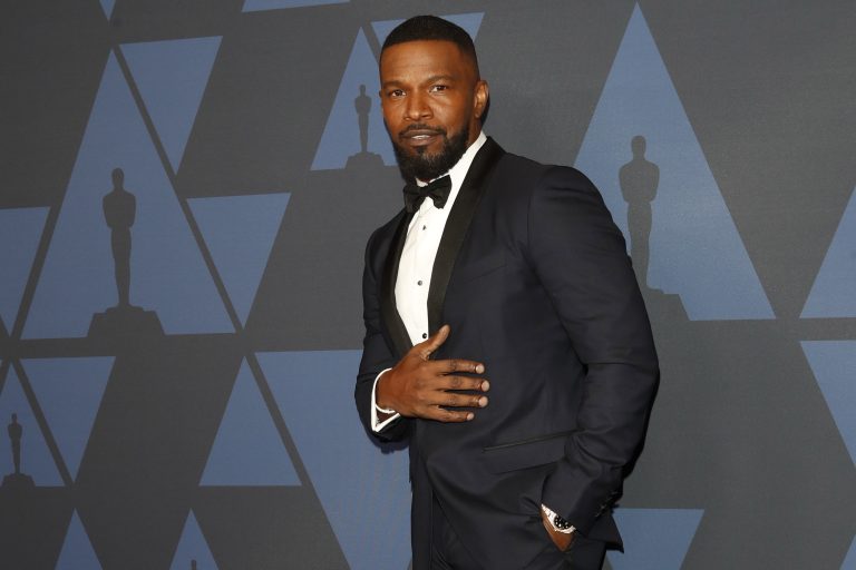 Így énekel és zongorázik egyszerre Jamie Foxx (videó)