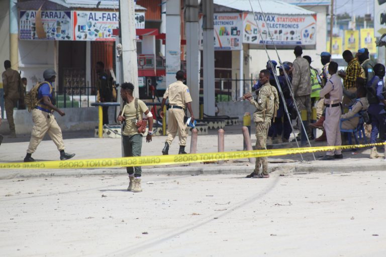 Két rendőr és egy civil vesztette életét az al-Shabaab támadása miatt Kenyában