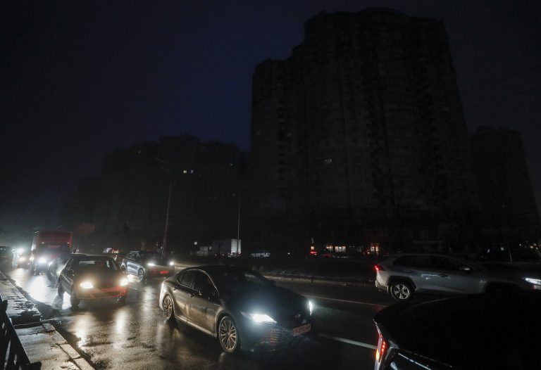 Ukrajna rendkívüli áramszüneteket vezetett be, az időjárás is nehezíti a helyzetet