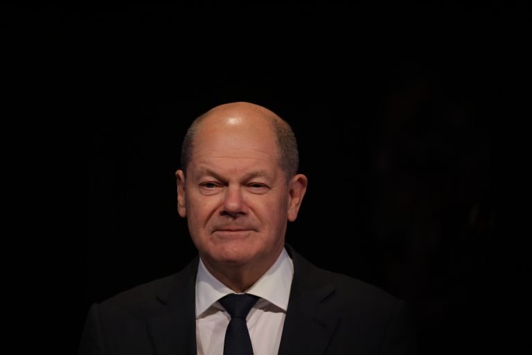 Olaf Scholz szerint teljes megalapozottság kell az EU-tól a magyar helyzet kapcsán