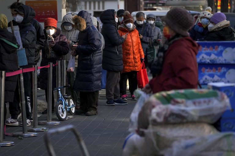 Kína lazít a koronavírus-szabályokon