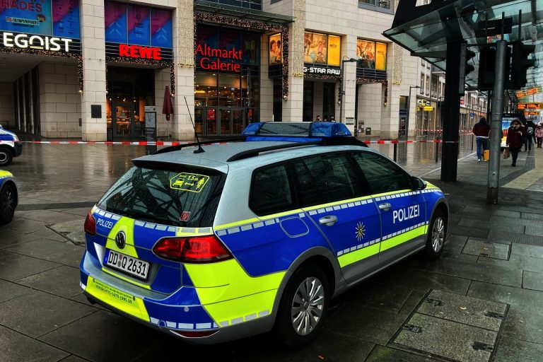 Ámokfutás Drezdában: megölte édesanyját, majd túszokat ejtett egy bevásárlóközpontban