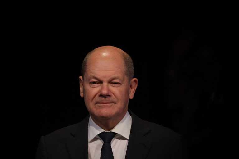 Scholz: Oroszországnak vissza kell térnie a háború előtti megállapodásokhoz