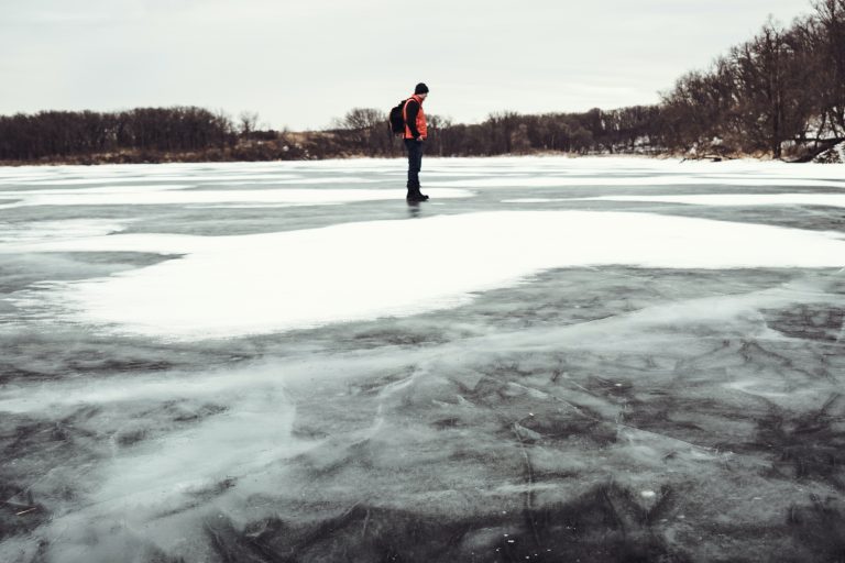 Befagyott tó jegén játszottak – beleestek, leállt a gyermekek szíve