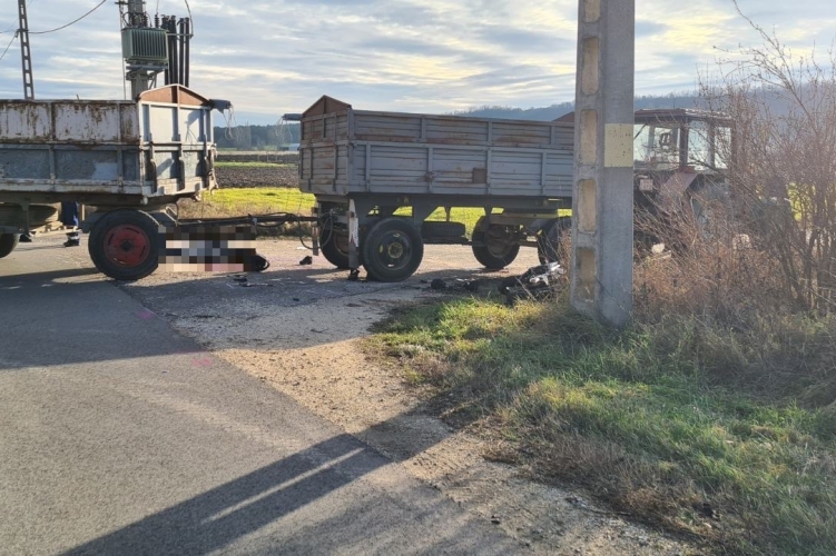 Helyszíni fotók érkeztek a tragikus végkimenetelű tolnai motoros balesetről