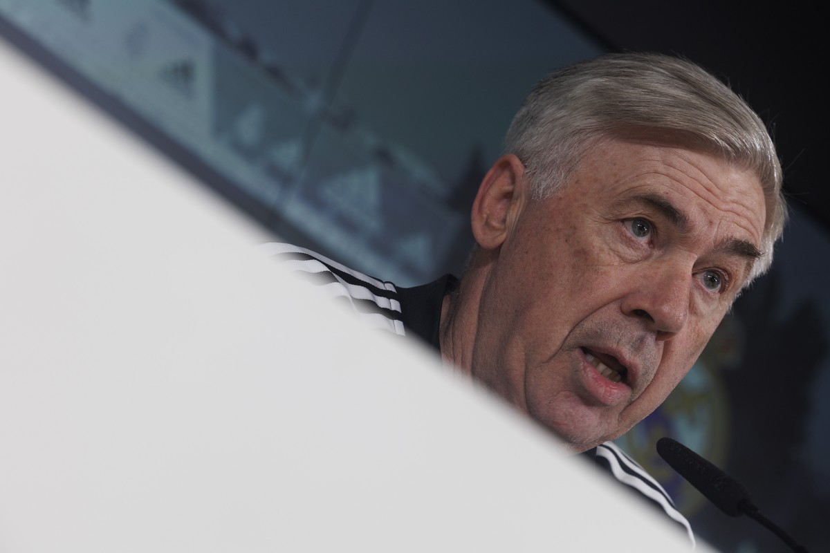 Egyszer még sokat fog érni: elkérte Carlo Ancelotti rágóját egy drukker