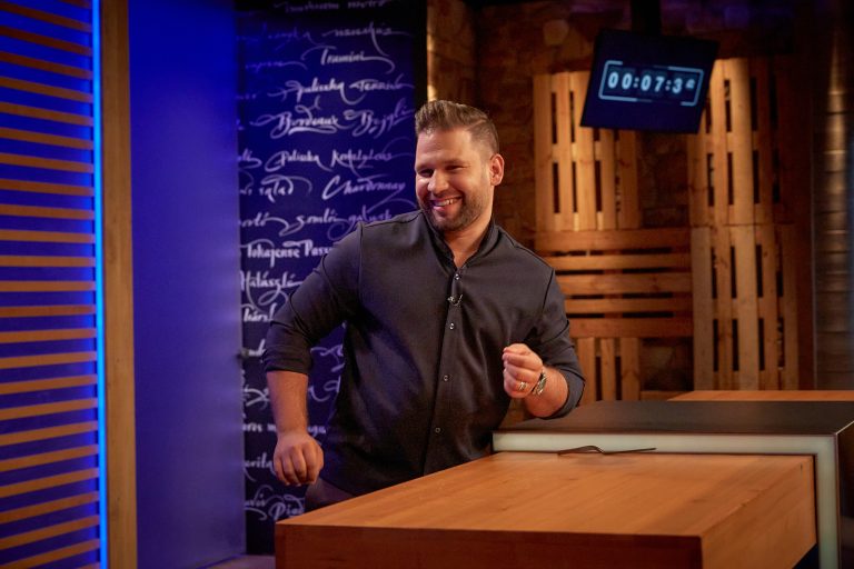 Rácz Jenő már mankózik