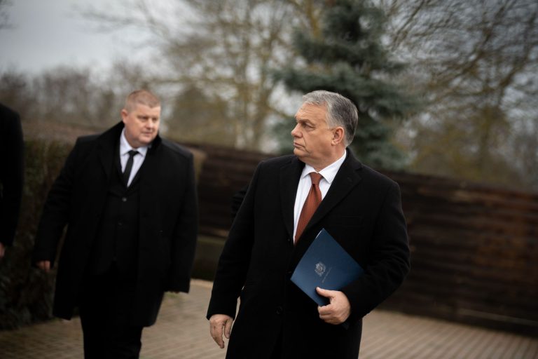 Orbán Viktor: „mi mondjuk meg, ki jöhet be, ki maradhat itt”