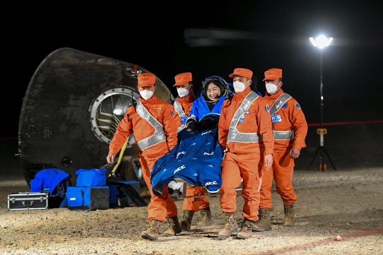 Űrverseny: a NASA riadót fújt Kína Holdra vonatkozó tervei miatt