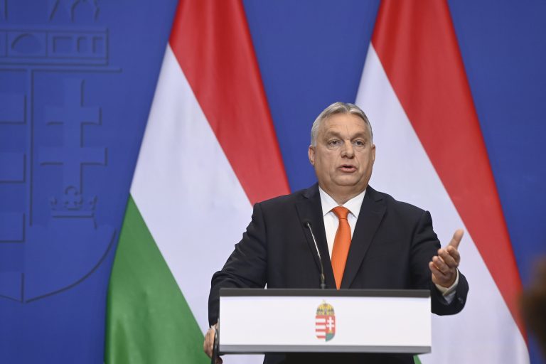 Orbán Viktor: Nemcsak dollárbaloldal, hanem dollármédia is van