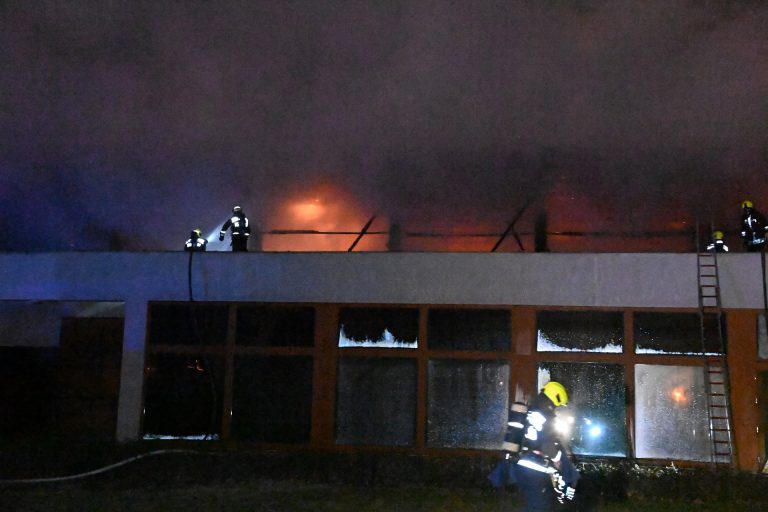 Helyszíni fotók a nagy budapesti uszodatűzről