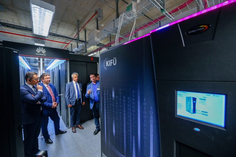 4,7 milliárd forintos szuperszámítógépet kapott Debrecen