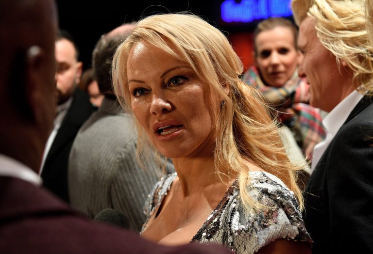 Stallone cáfolja Pamela Anderson állításait, miszerint lakást is ajánlott neki