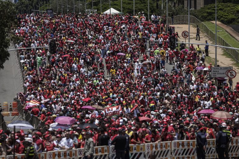 Bolsonaro támogatói megszállták a kongresszust Brazíliában (videók)