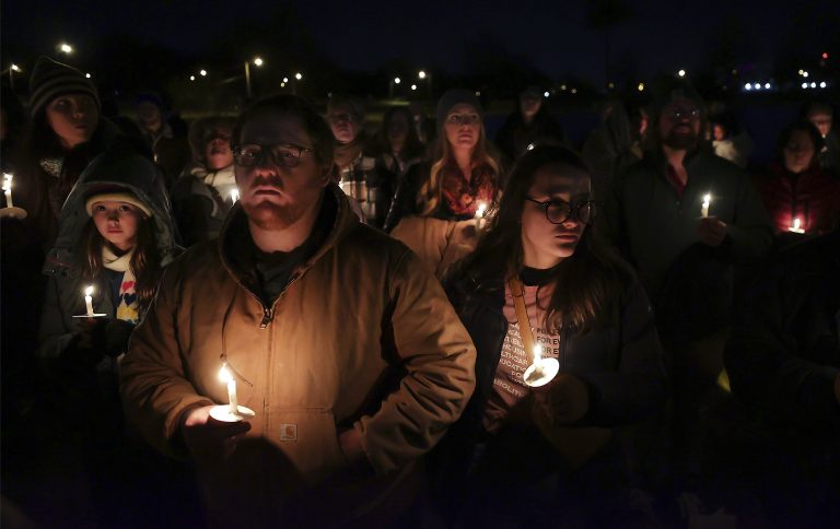 Megrázó felvételek Nichols haláláról: öt amerikai rendőrt vádolnak gyilkossággal