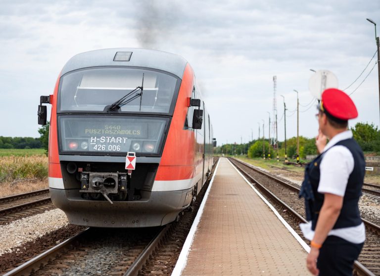 A vasutasok komolyabb béremelést követelnek, továbbra sincs megállapodás a MÁV-val