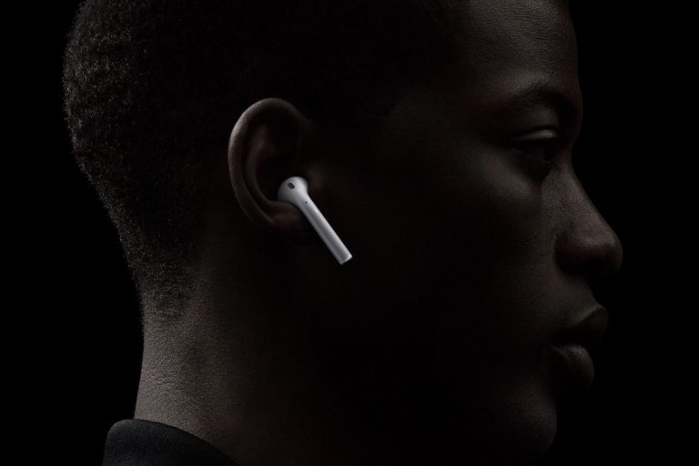 Eddigi legolcsóbb vezeték nélküli fülhallgatóján dolgozik az Apple