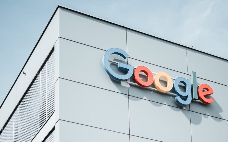 12 ezer munkavállaló elbocsátását jelentette be a Google anyavállalata