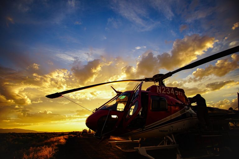 Helikopterkatasztrófa történt egy ausztrál vidámpark közelében (videó)